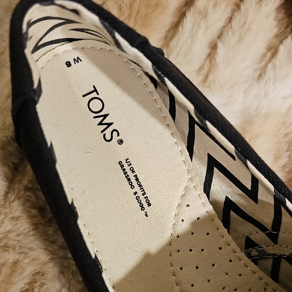 TOMS- Women's Black Slip-On Loafers Size 8 - Picture 3 of 7